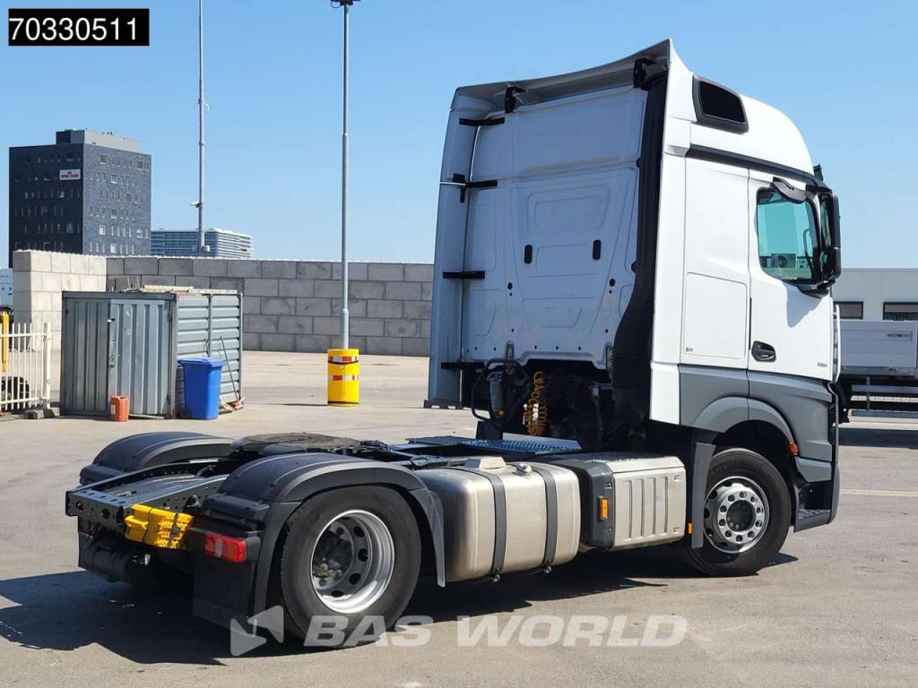 Mercedes-Benz Actros 1851 4X2 BigSpace 2x Tanks M.O.T. Photo 6