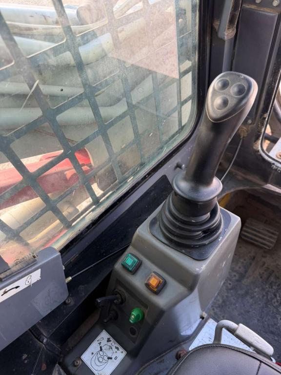 Takeuchi TL130 Photo 10