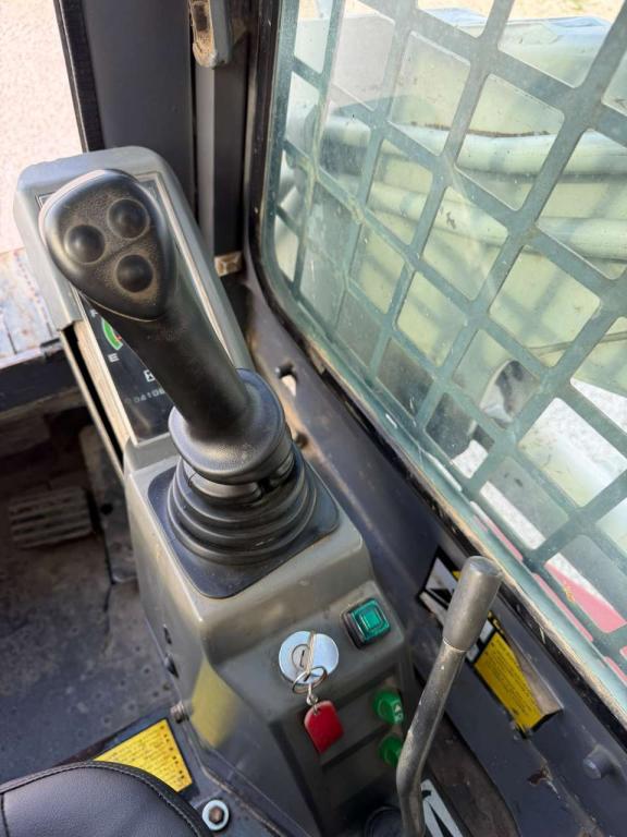 Takeuchi TL130 Photo 12