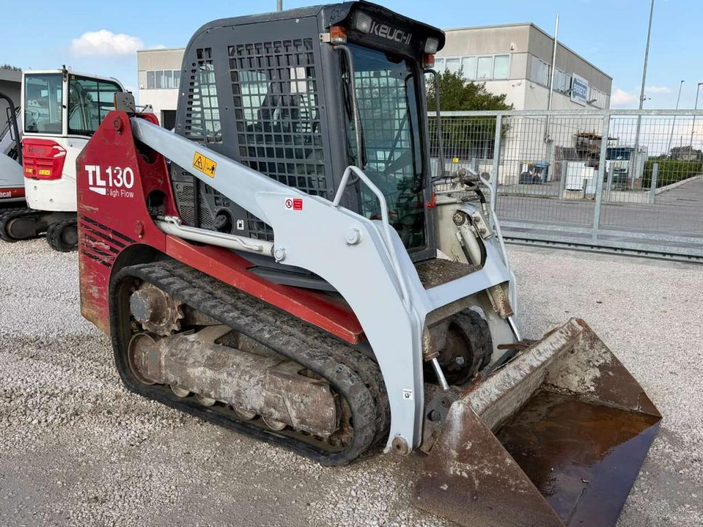 Takeuchi TL130 Photo 2