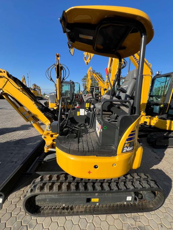 Komatsu PC24MR-5 Photo 5
