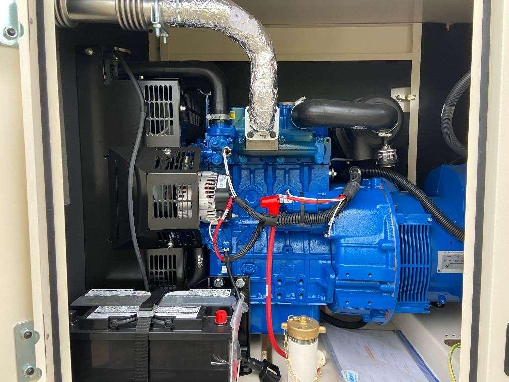 FG Wilson P13.5-6 - 13.5 kVA Genset - DPX-16000 Photo 7