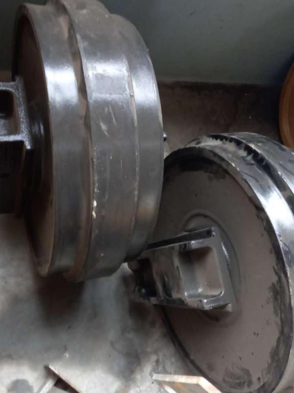 Roue folle pour Fiat Hitachi FH450.3  EX455 Photo 1