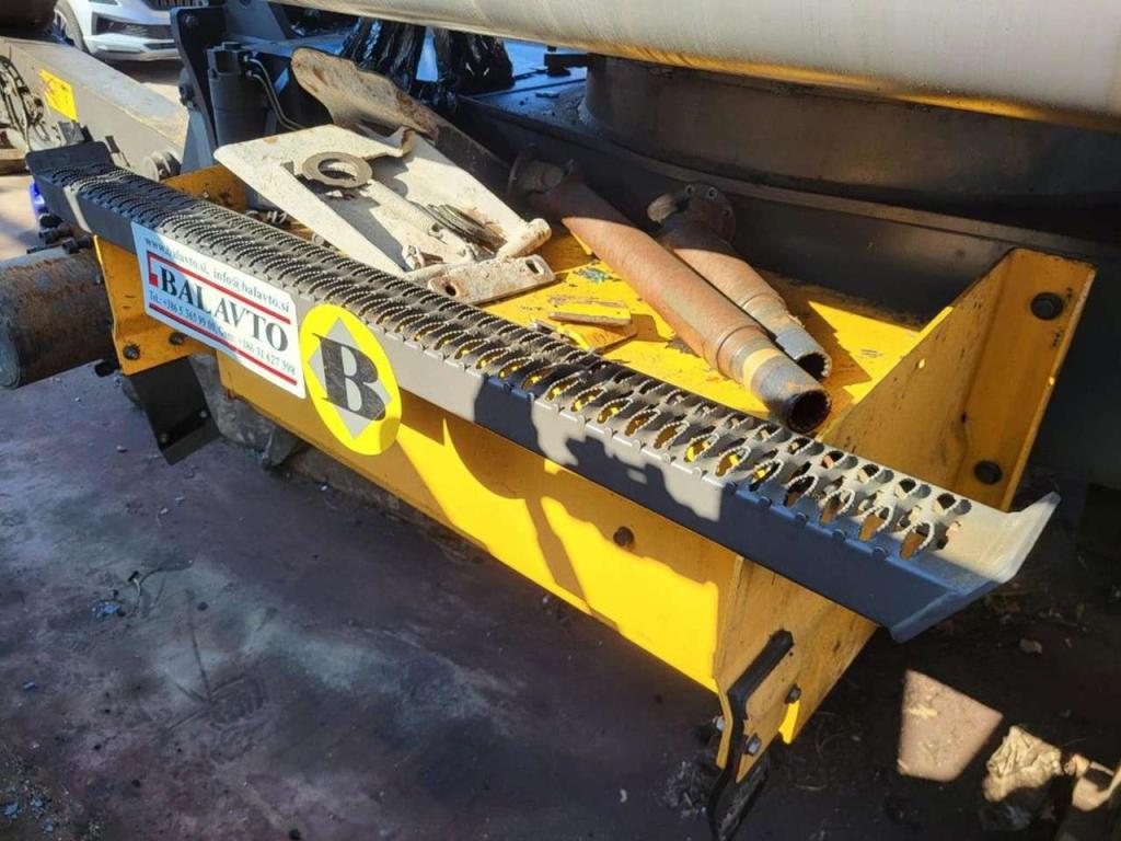 Volvo steps 14622725 for Volvo EW140D, EW160D, EW160E... Photo 4