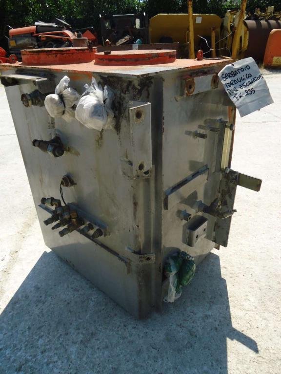 Réservoir de huile pour Fiat Kobelco 235 Photo 2