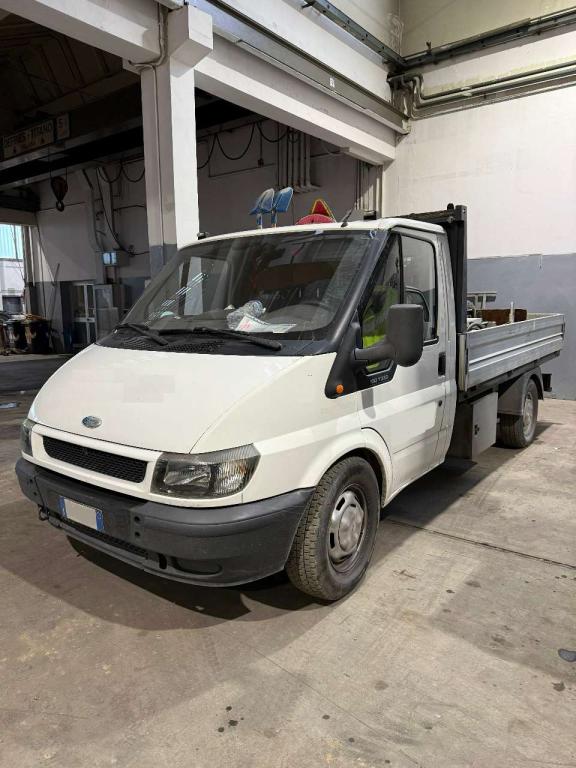 Ford 100 T330 Photo 2