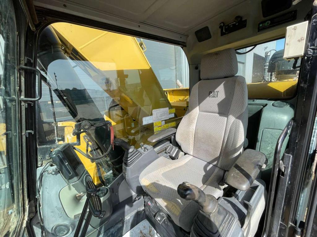 Caterpillar 328D Photo 23