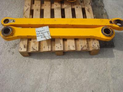 Tirants et supports de fermeture de godets pour per Muletto Mecalac 8CXI en vente par OLM 90 Srl
