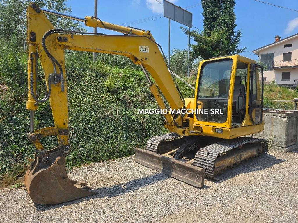 Komatsu PC75-R Photo 2