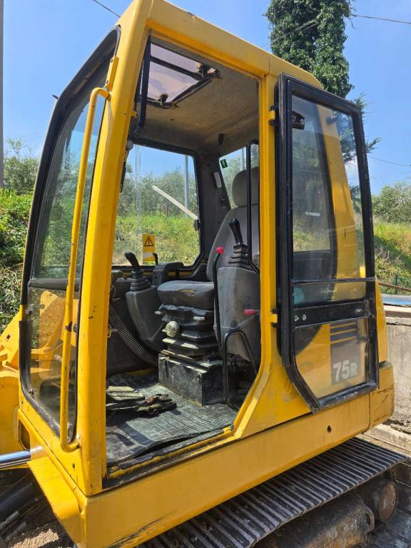 Komatsu PC75-R Photo 5