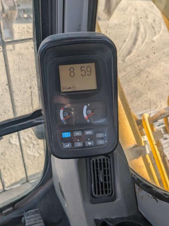 New Holland E245B Photo 15