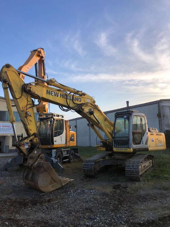 New Holland E245B Photo 5