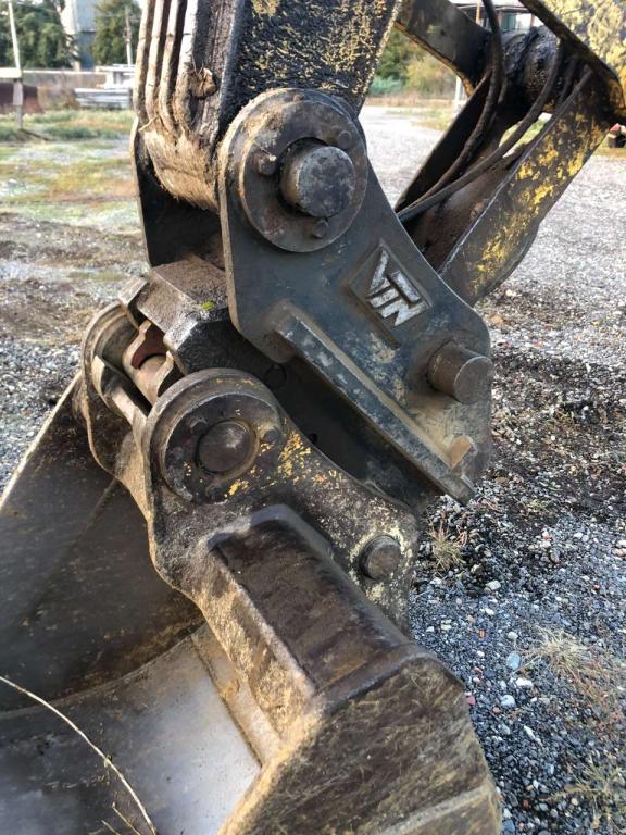 New Holland E245B Photo 6
