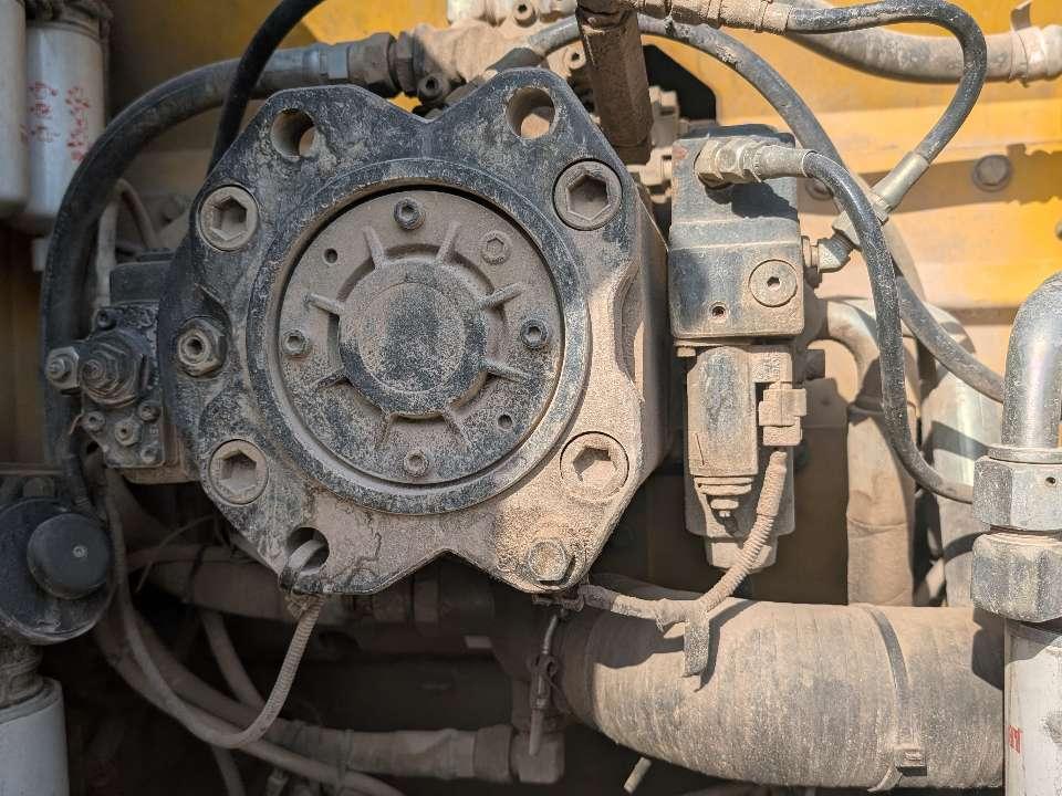 New Holland E245B Photo 7