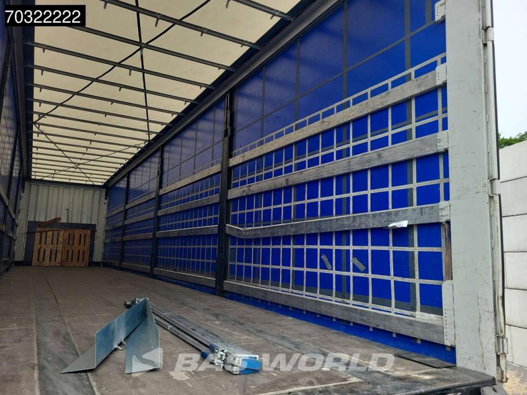 Krone SD Lift Axle Palletkist Anti Vandalism Sliding Roof Photo 11