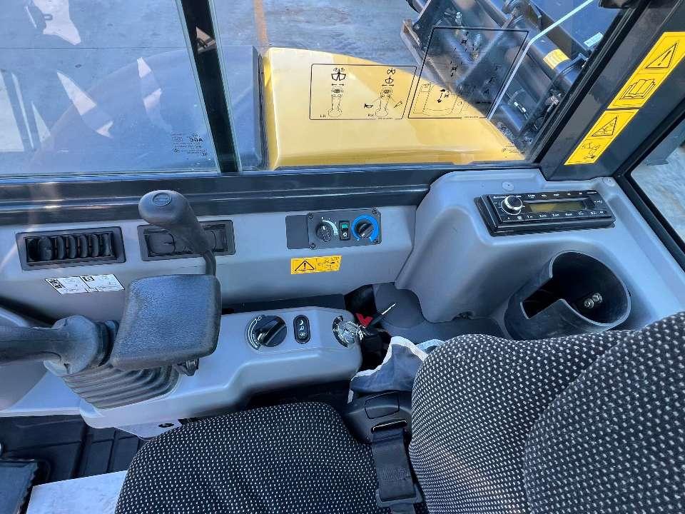 Komatsu PC58MR-5 Photo 15