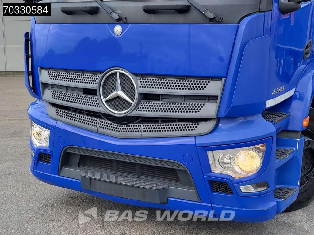Mercedes-Benz Actros 2540 6X2 Photo 8