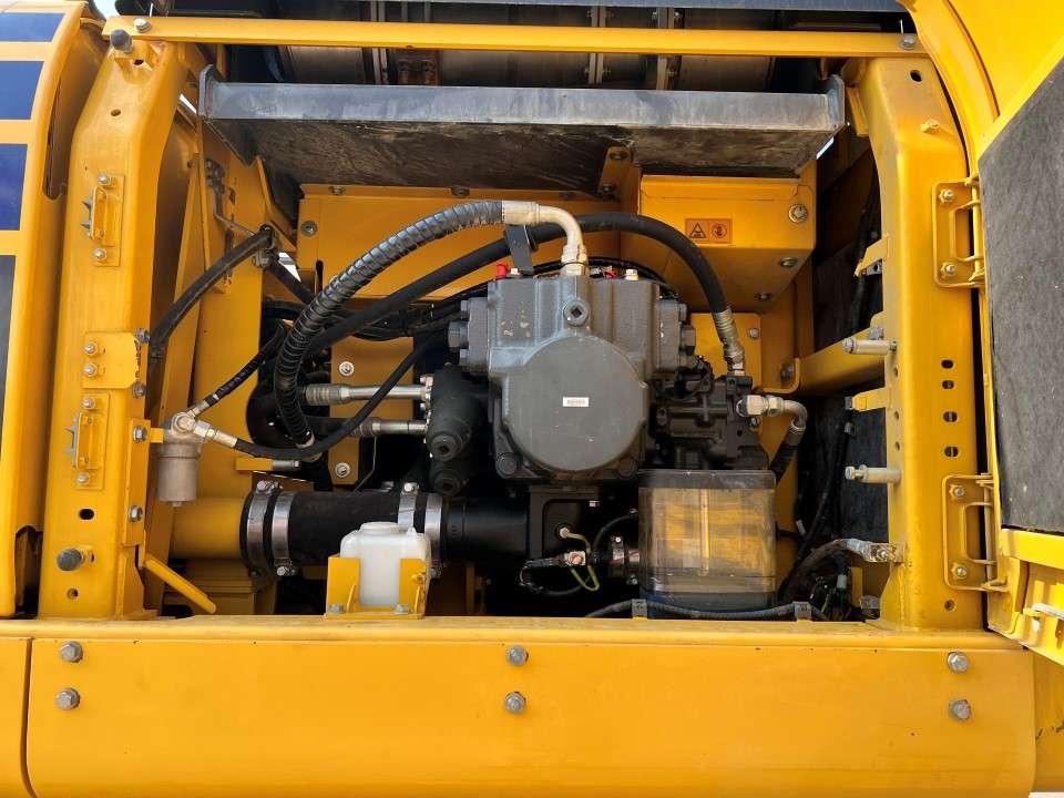 Komatsu PC490LC -11 Photo 16