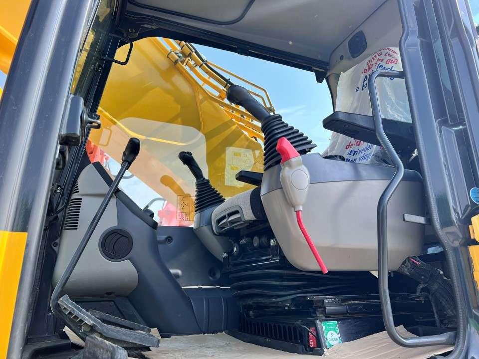 Komatsu PC490LC -11 Photo 7