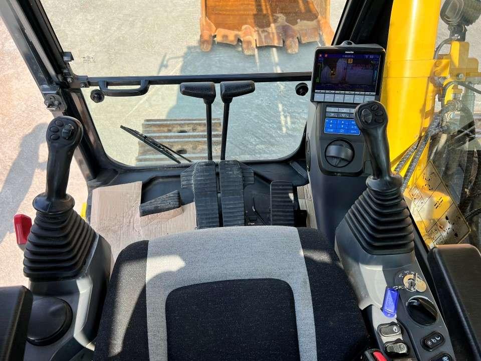 Komatsu PC490LC -11 Photo 9