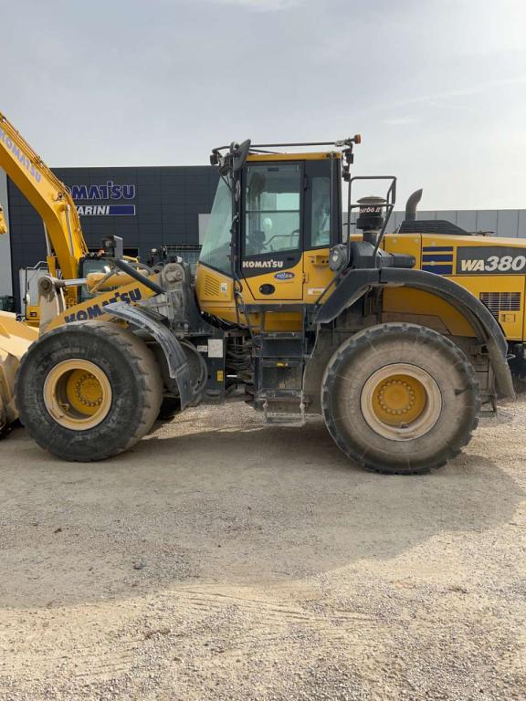 Komatsu WA380-8 Photo 1