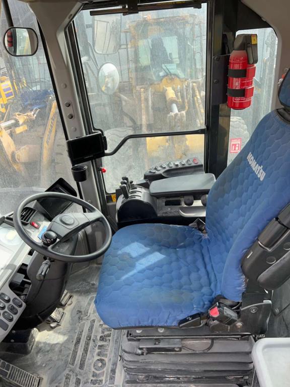 Komatsu WA380-8 Photo 12
