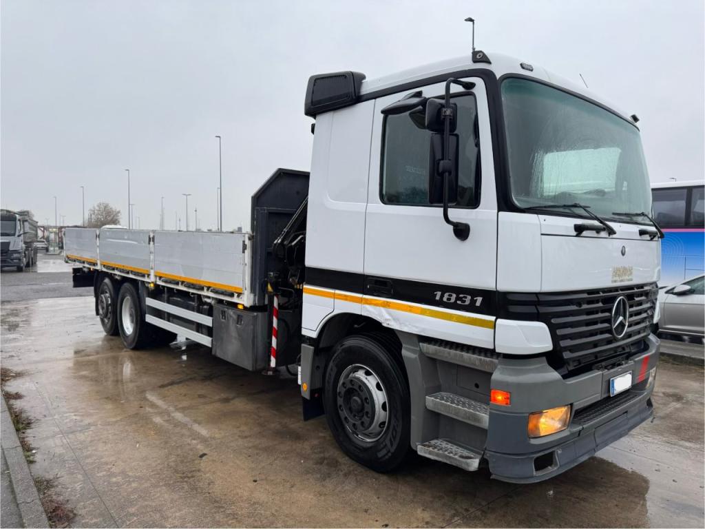 Mercedes-Benz ACTROS 1831 Photo 1