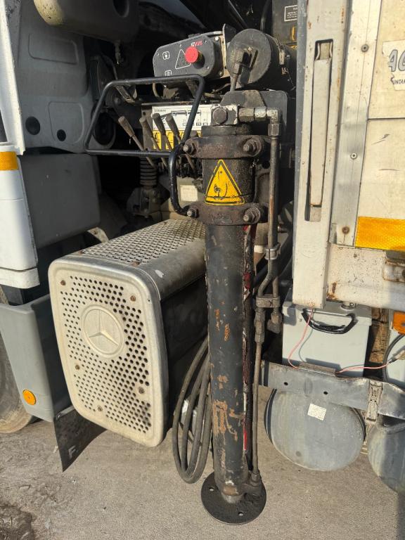Mercedes-Benz ACTROS 1831 Photo 10