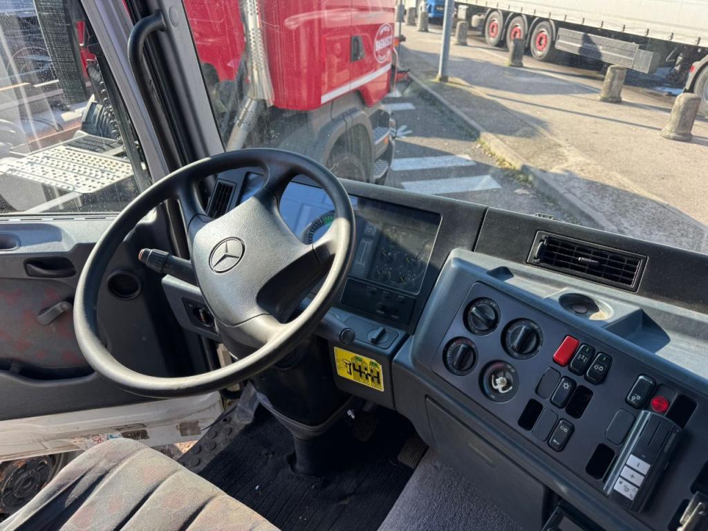 Mercedes-Benz ACTROS 1831 Photo 14