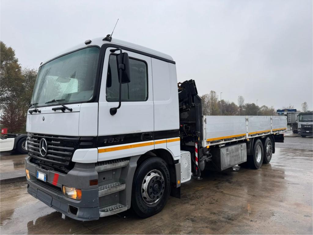 Mercedes-Benz ACTROS 1831 Photo 2