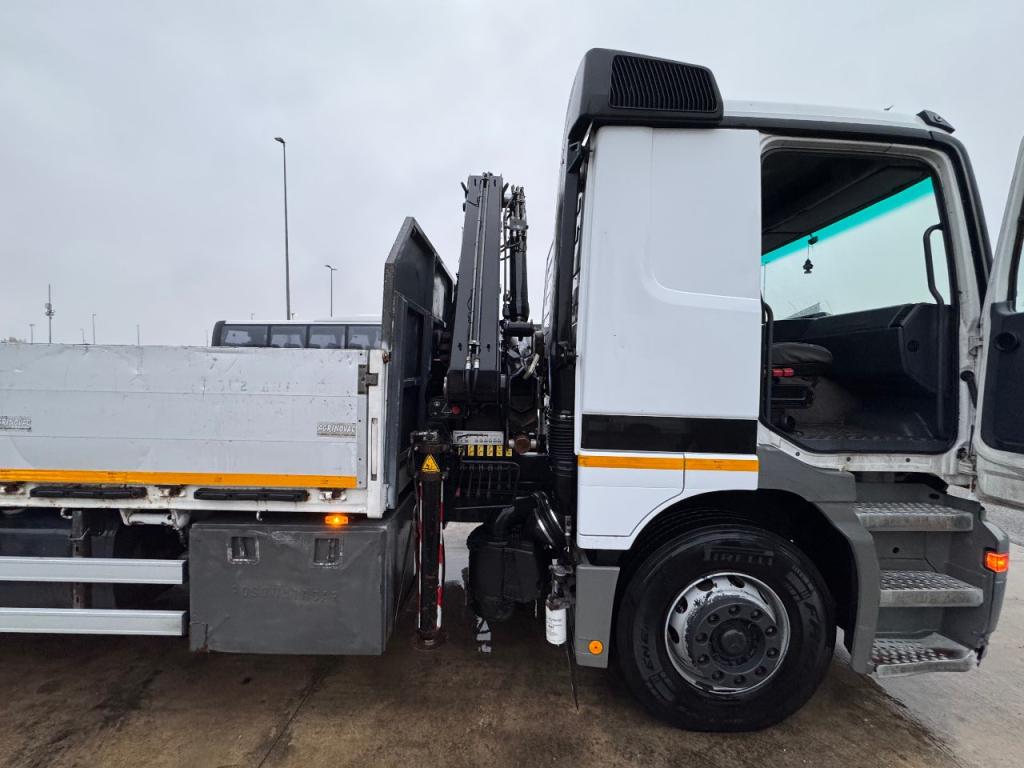 Mercedes-Benz ACTROS 1831 Photo 9
