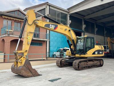 Caterpillar 323D en vente par Massucco T. Srl
