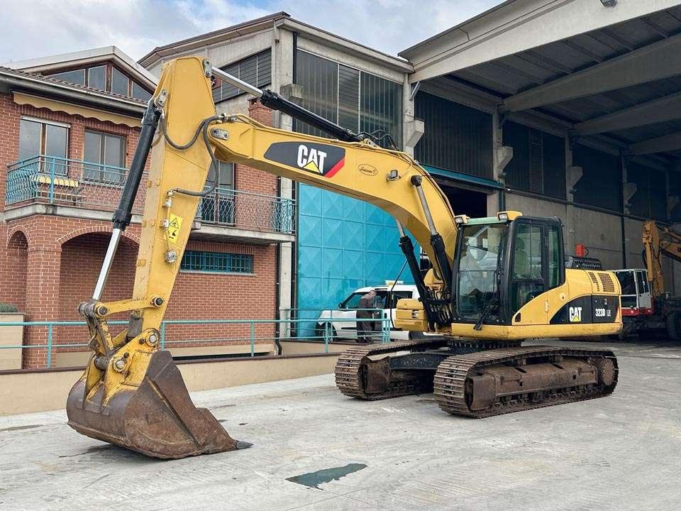 Caterpillar 323D Photo 1
