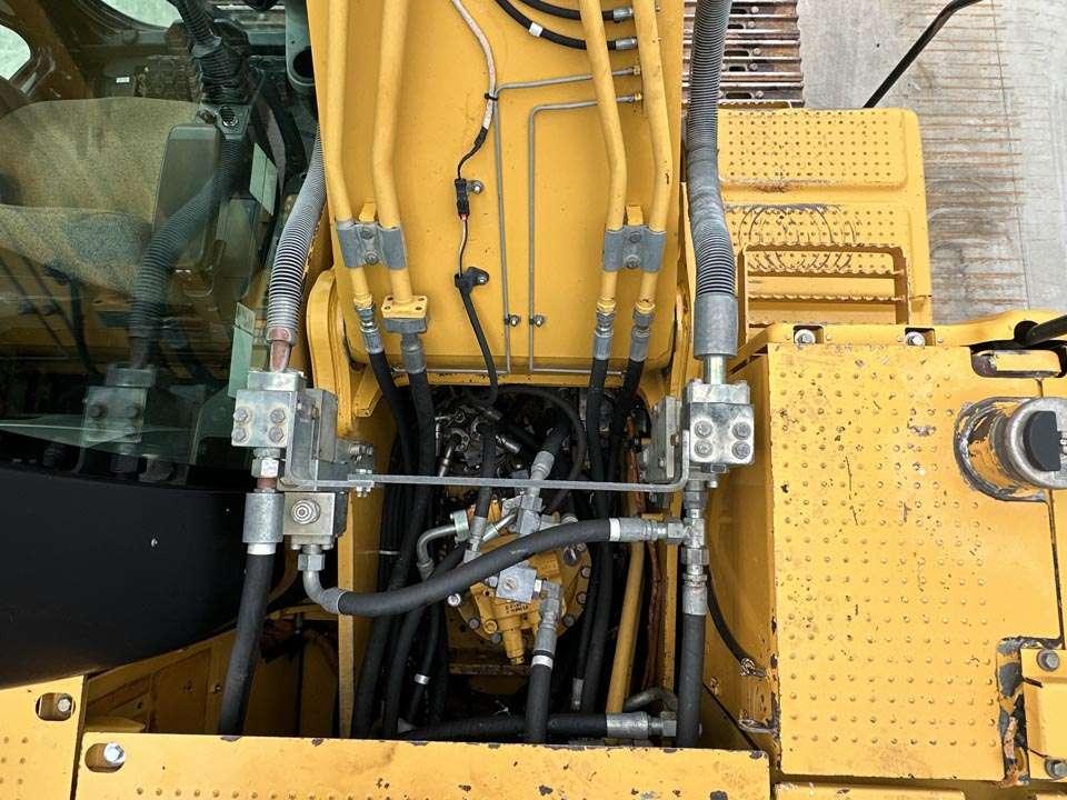 Caterpillar 323D Photo 12