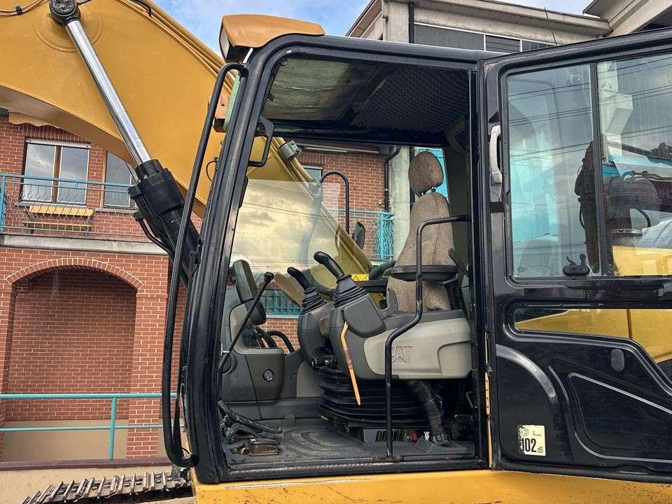 Caterpillar 323D Photo 14