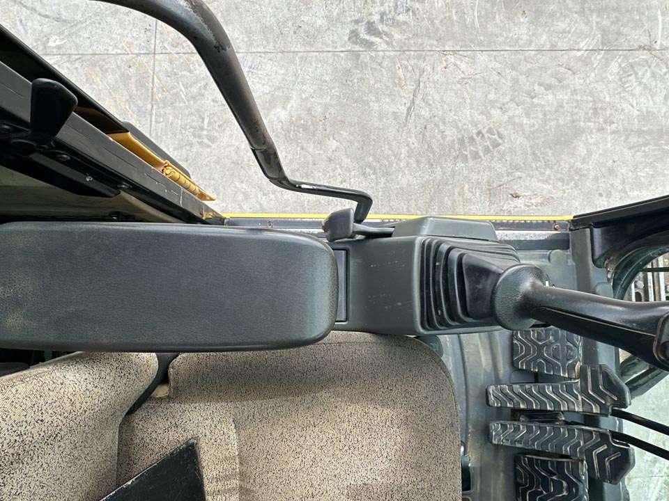 Caterpillar 323D Photo 18