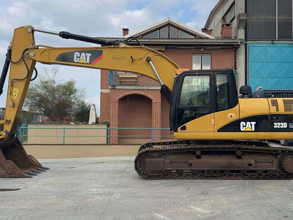 Caterpillar 323D Photo 2
