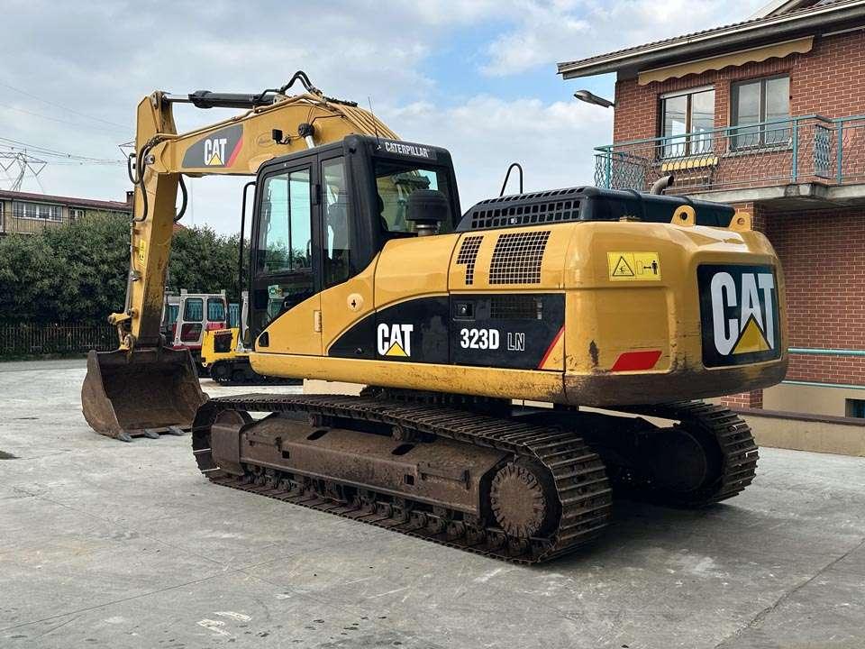 Caterpillar 323D Photo 3