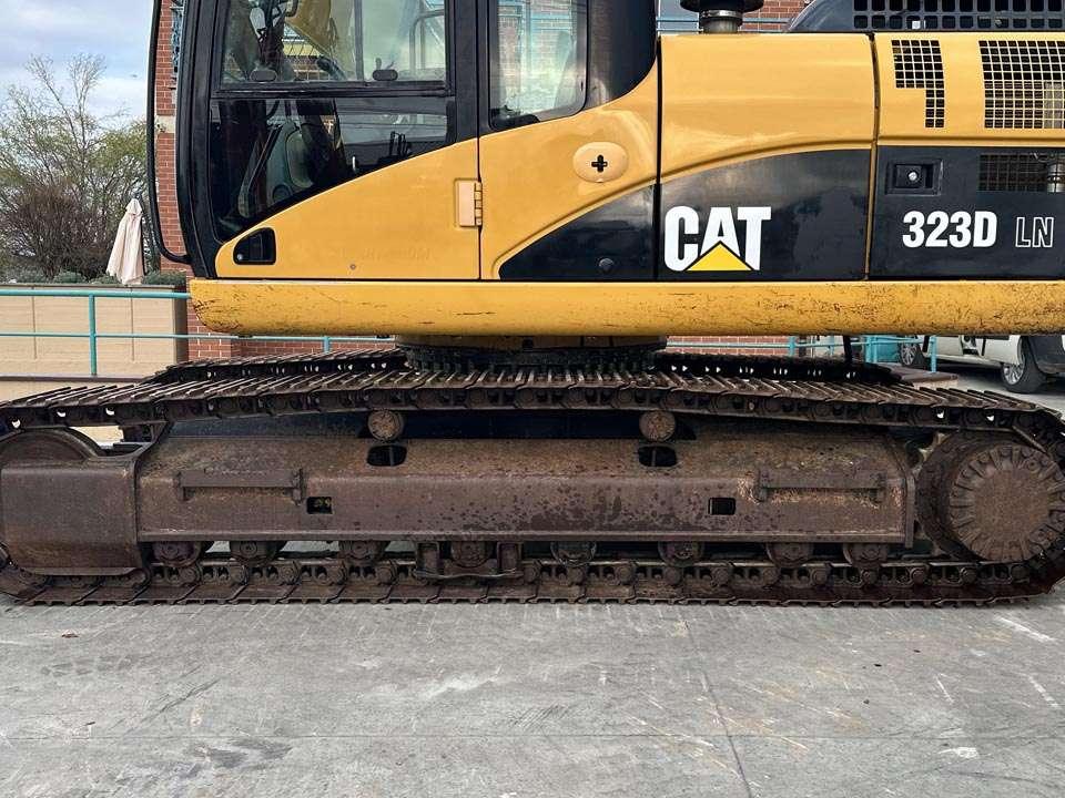 Caterpillar 323D Photo 4