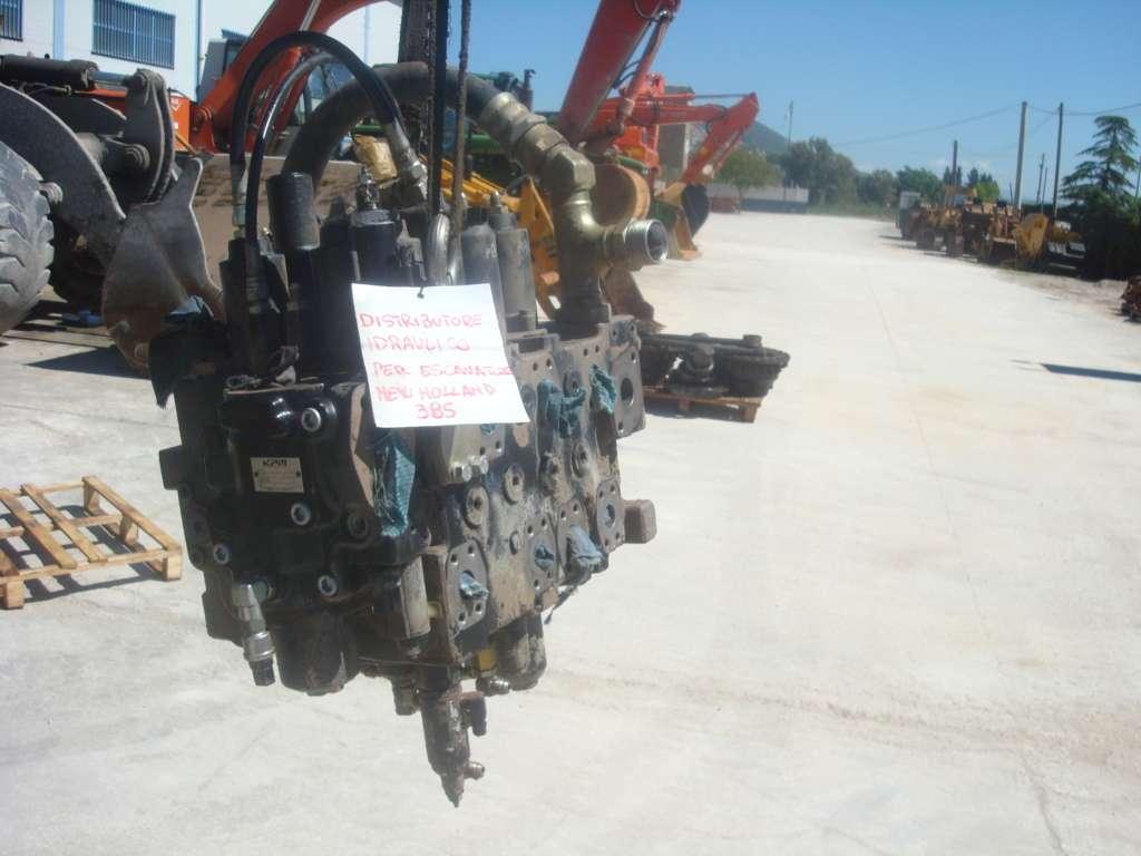 Distributeur hydraulique pour New Holland 385 Photo 4