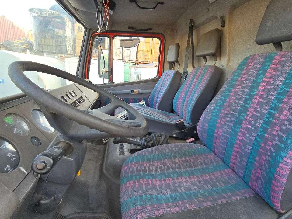 Mercedes-Benz 1124 Photo 8
