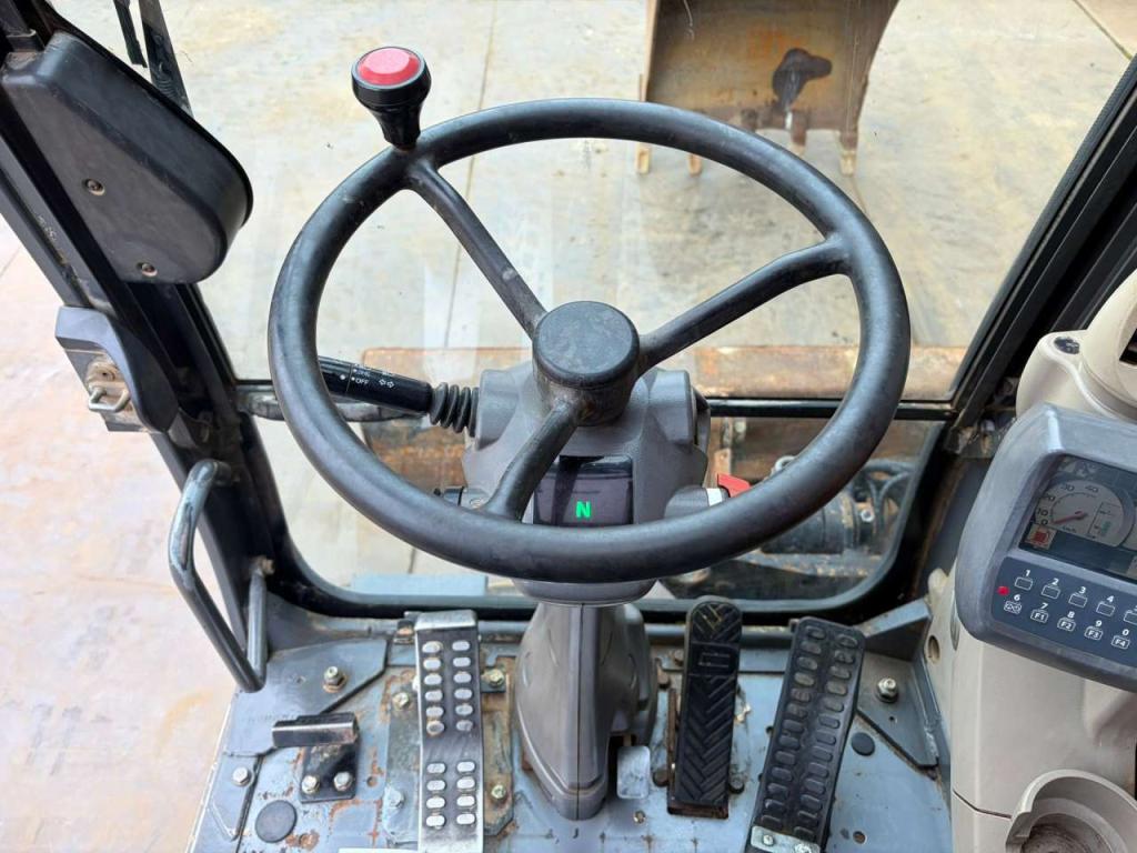 Hitachi ZX170W-3 Photo 18