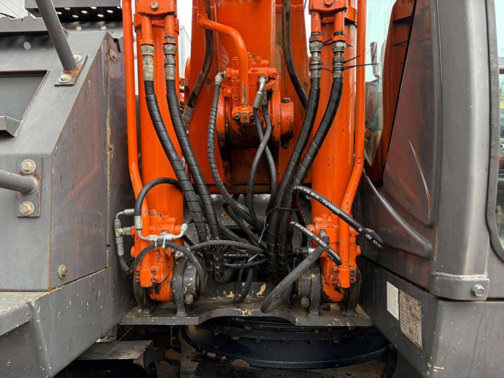 Hitachi ZX170W-3 Photo 24