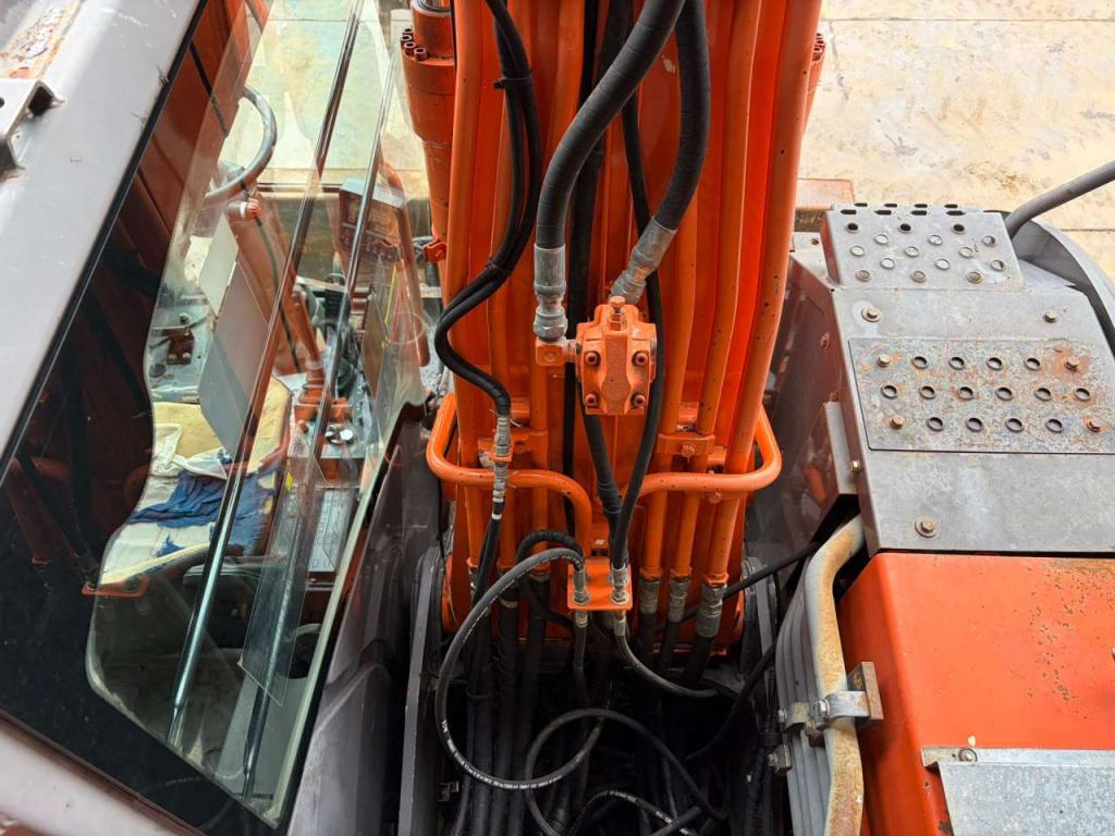 Hitachi ZX170W-3 Photo 25