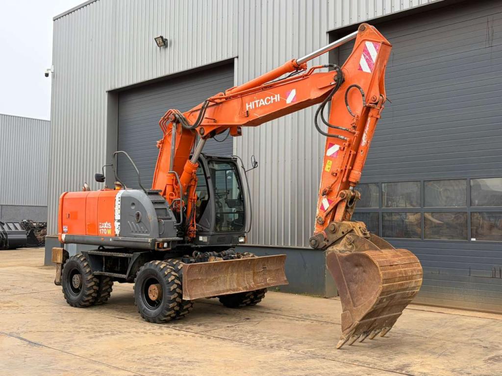 Hitachi ZX170W-3 Photo 7