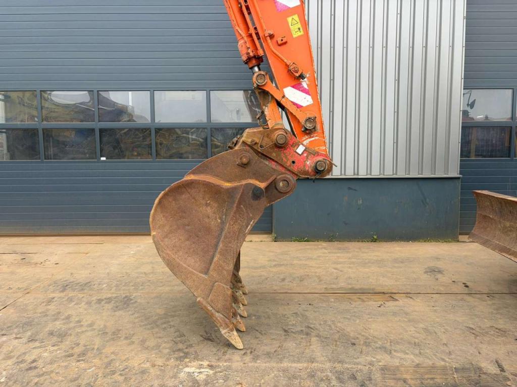 Hitachi ZX170W-3 Photo 9
