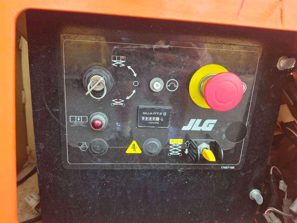 JLG 4096LE + Outiggers (Multiple units available) Photo 14