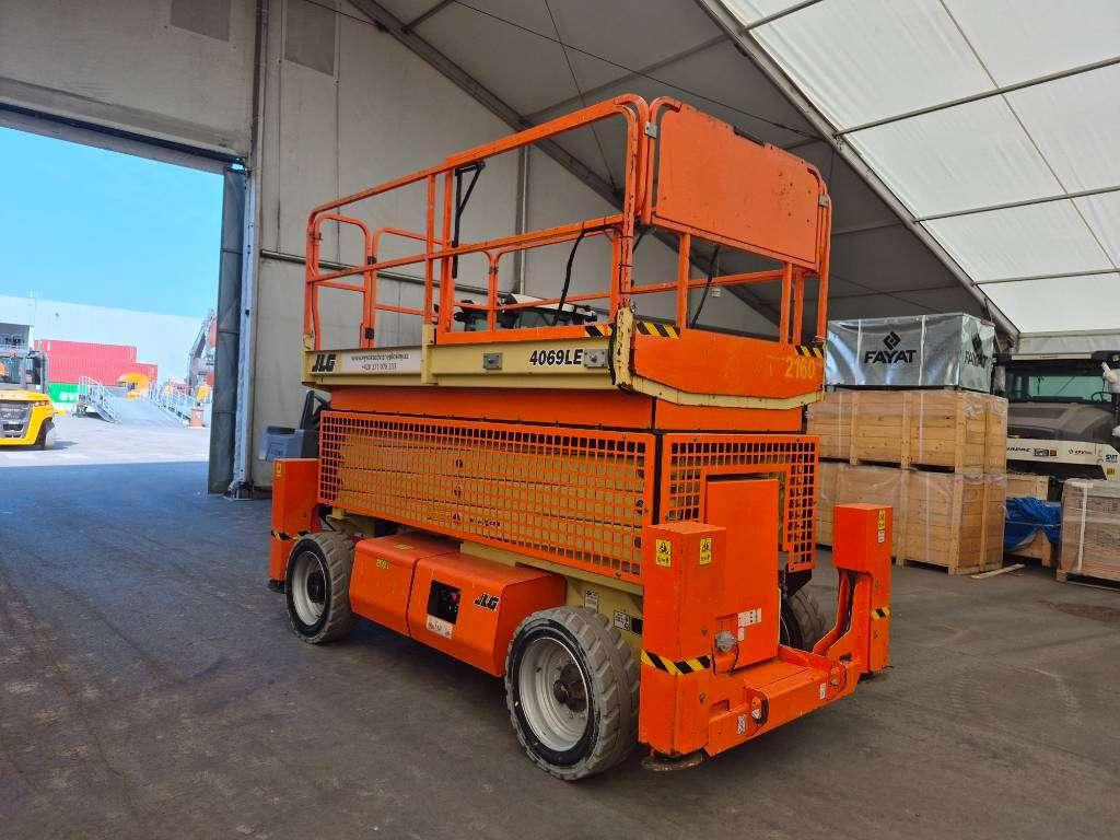 JLG 4096LE + Outiggers (Multiple units available) Photo 4