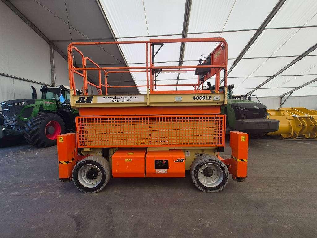 JLG 4096LE + Outiggers (Multiple units available) Photo 5