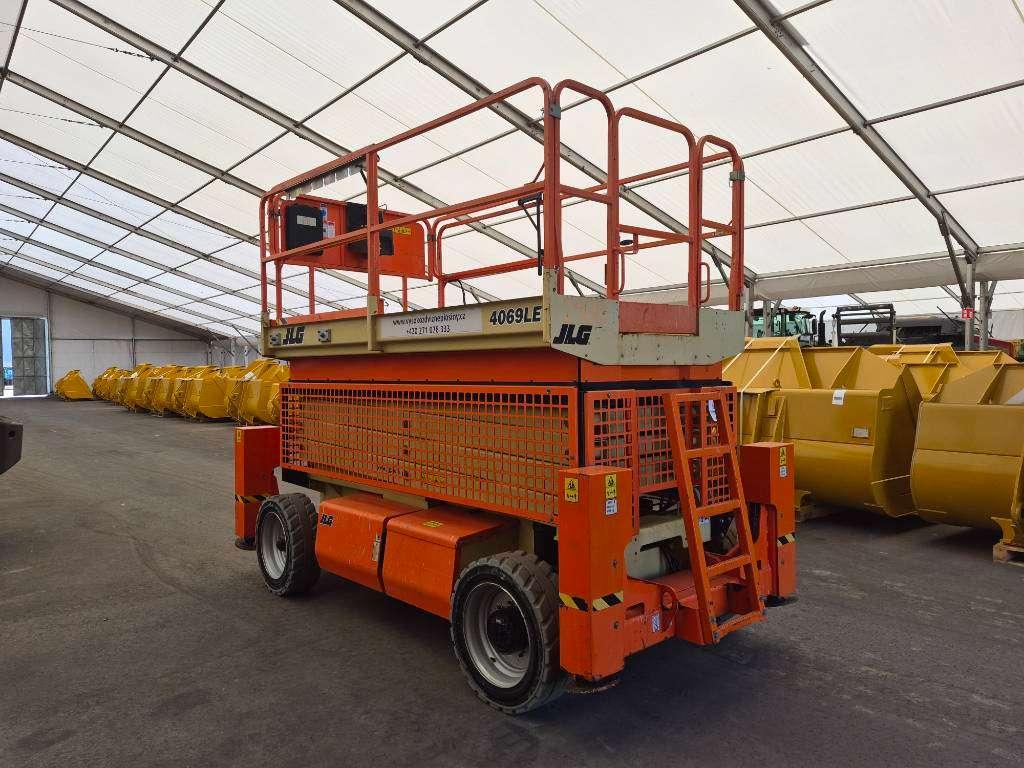 JLG 4096LE + Outiggers (Multiple units available) Photo 8